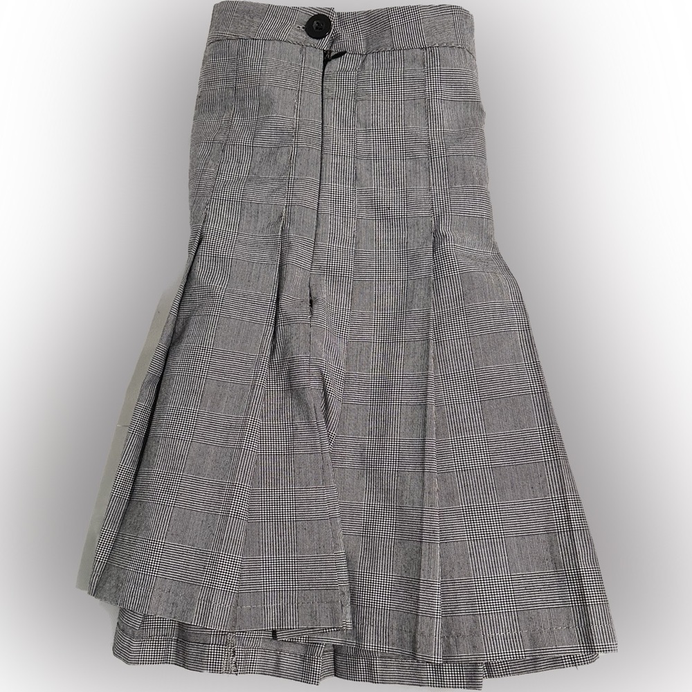 Women’s Plus Size 3x Pleated Skirt in Black and White Plaid. - Picture 2 of 4